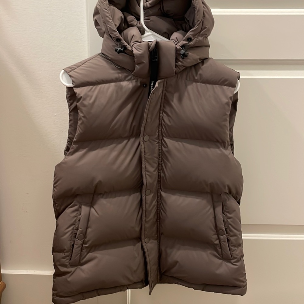 Aritzia Super Puff Vest